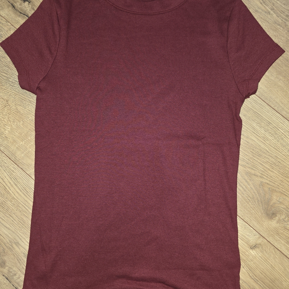 a new day Short Sleeve Crewneck Tee in Burgundy